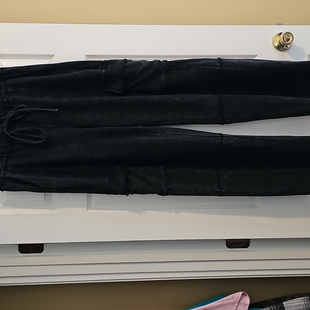 Ces Femme Black/Dark Gray Mineral Wash Wide Leg Cargo Pants, Size Large 10/12 - Picture 6 of 16